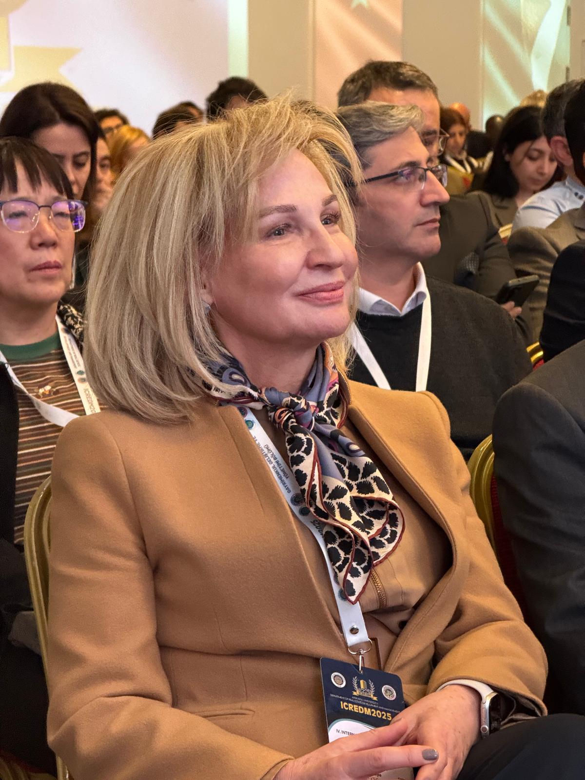 Prof. Dr. <span class="font-bold">FÜSUN DEMİREL</span>